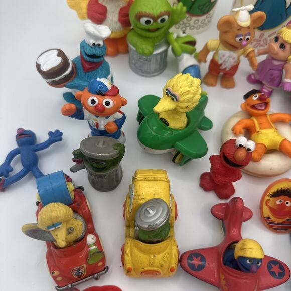 Vintage Sesame Street Toy Lot - PVC Figures, Cups, Big Bird Bert Ernie Elmo - Picture 4 of 8